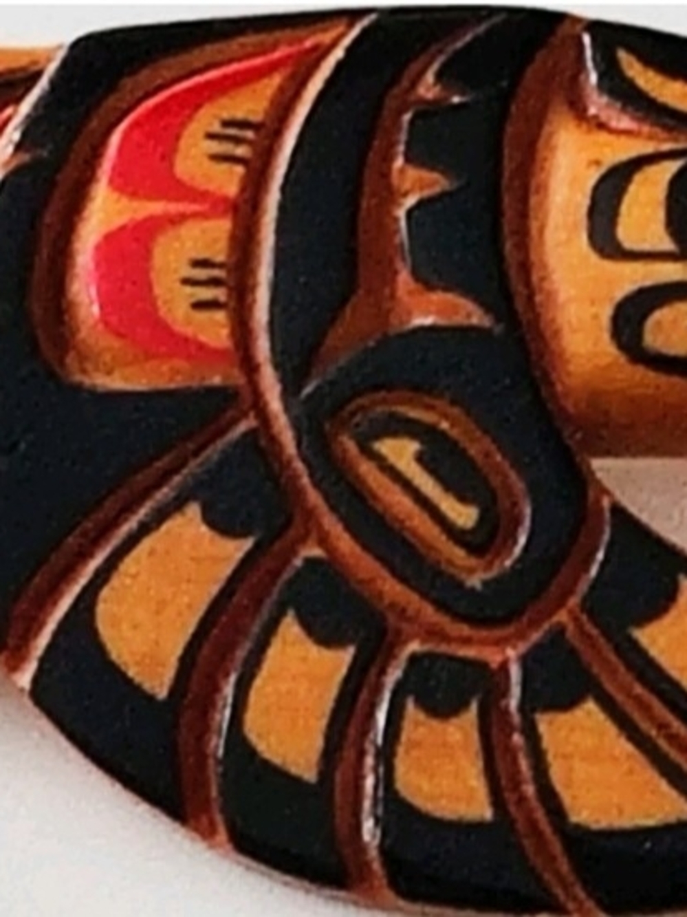 Vintage Canadian Indigenous Art Brooch Hand-carved Cedar ca. 1989.... - Picture 5 of 12